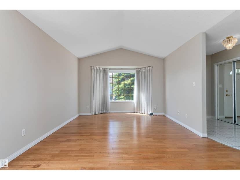 933 Youville Dr W NW, Edmonton, photo 5