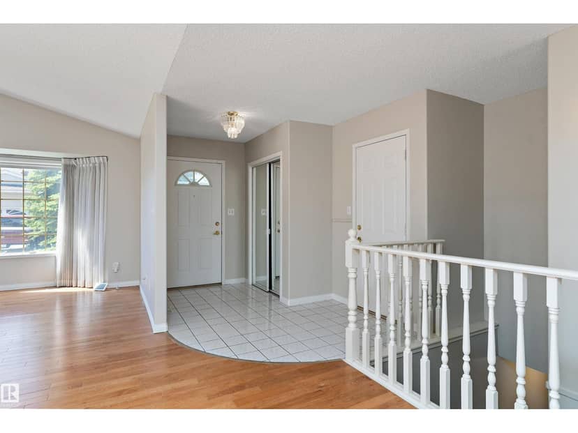 933 Youville Dr W NW, Edmonton, photo 2
