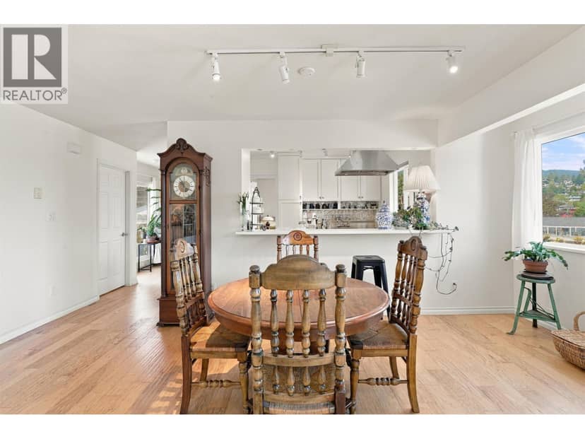 15 699 DOUGALL ROAD, Gibsons, photo 8