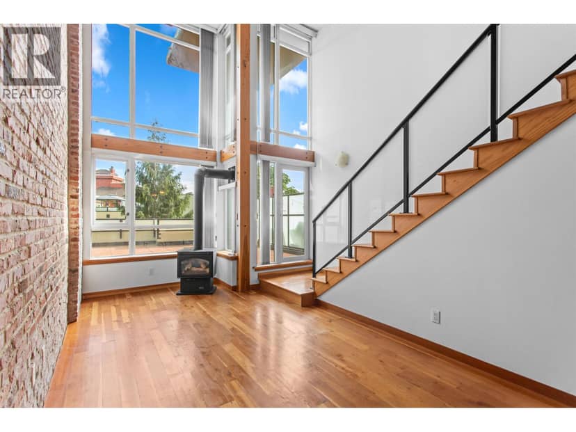 217 10 RENAISSANCE SQUARE, New Westminster