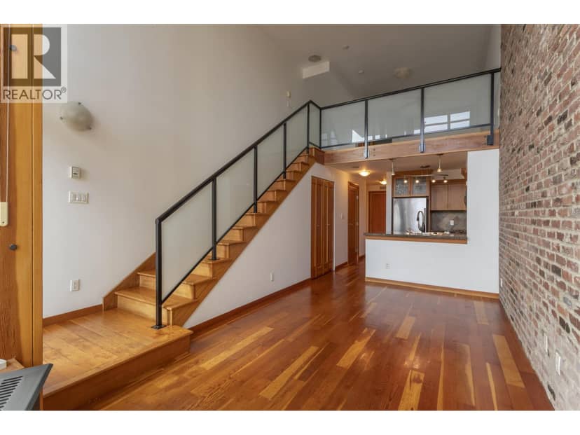 217 10 RENAISSANCE SQUARE, New Westminster, photo 5