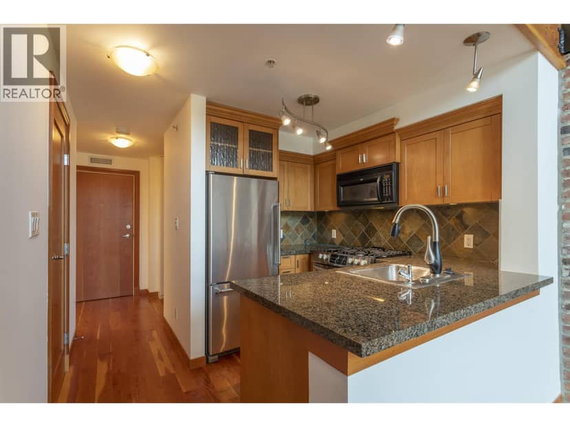 217 10 RENAISSANCE SQUARE, New Westminster, photo 7