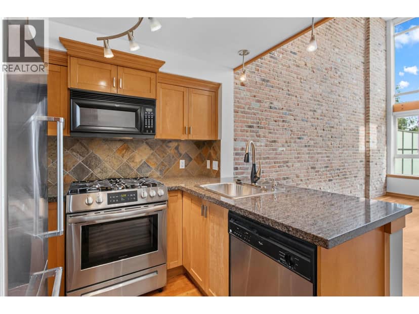 217 10 RENAISSANCE SQUARE, New Westminster, photo 8