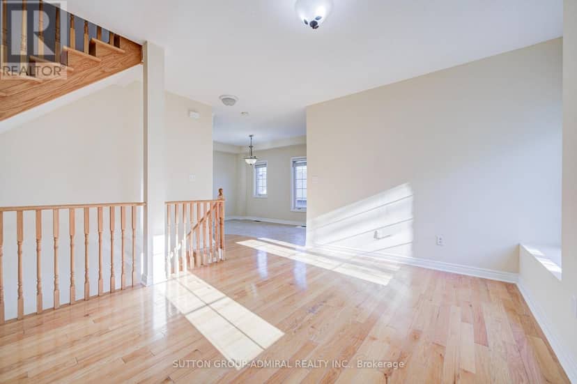 2 - 15 Old Colony Road, Richmond Hill, photo 4