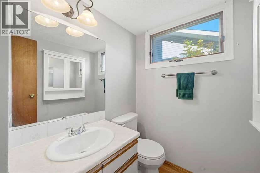 16279 5 Street SW — photo 10 of 40