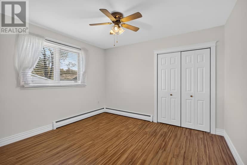17 Newland Crescent — photo 13 of 40