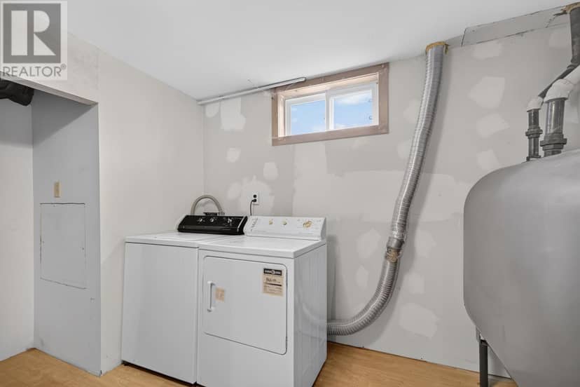 17 Newland Crescent — photo 30 of 40