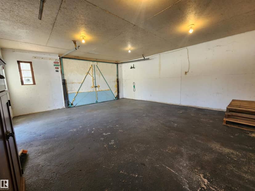 4606 53 AV — photo 24 of 28