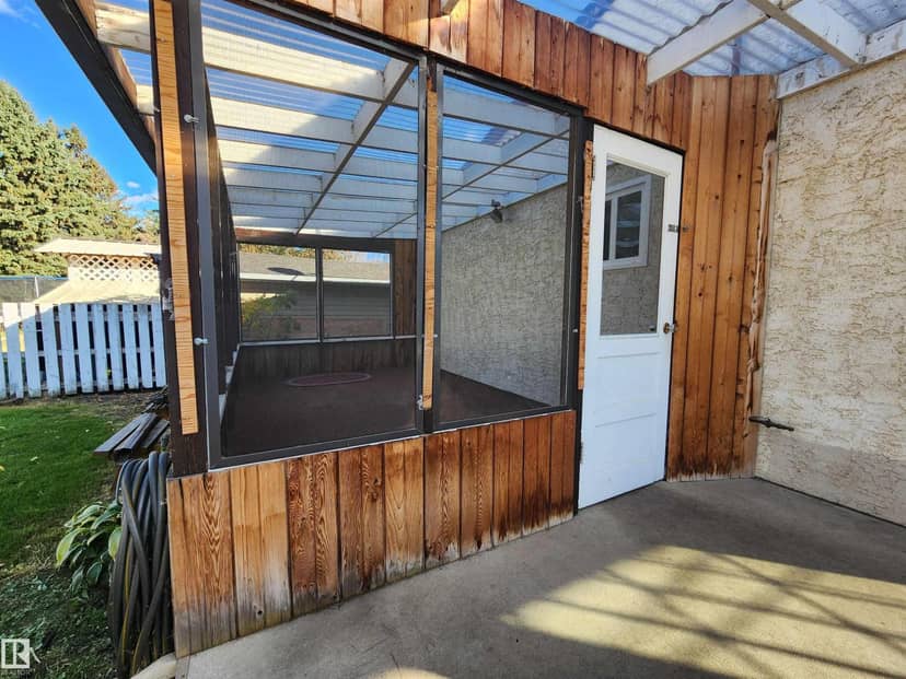 4606 53 AV — photo 27 of 28