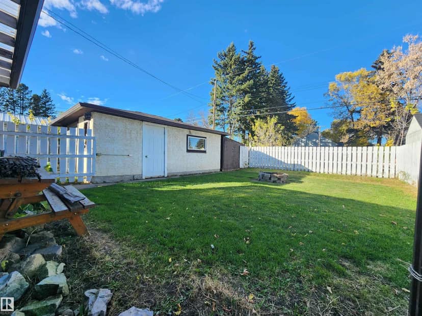 4606 53 AV — photo 25 of 28