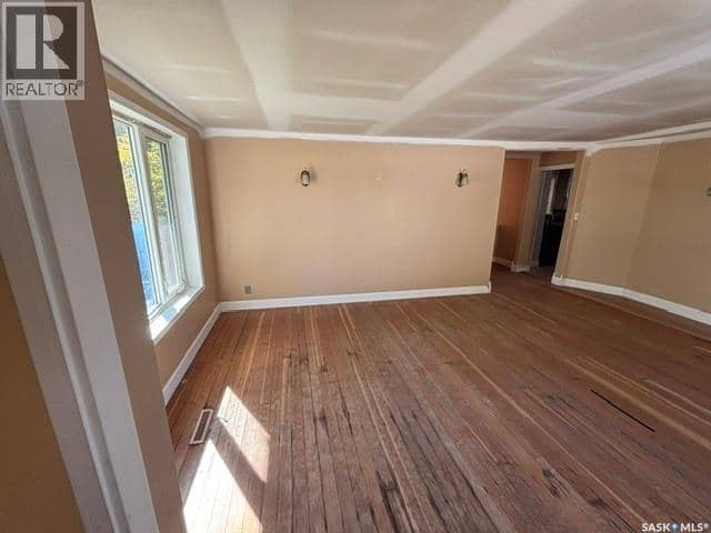 9 Tenant STREET — photo 3 of 19