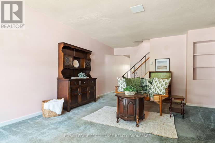 23 - 4427 Bath Road, Loyalist, photo 3