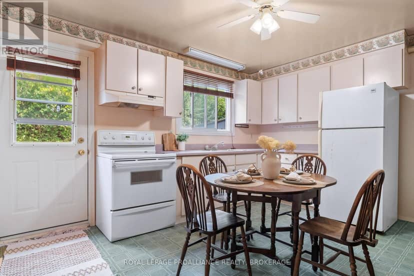 23 - 4427 Bath Road, Loyalist, photo 8