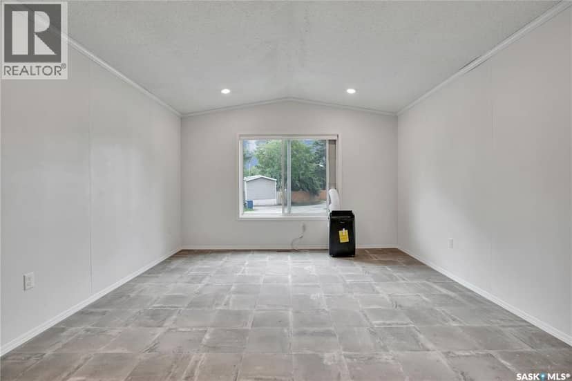 320 1524 Rayner AVENUE — photo 11 of 19