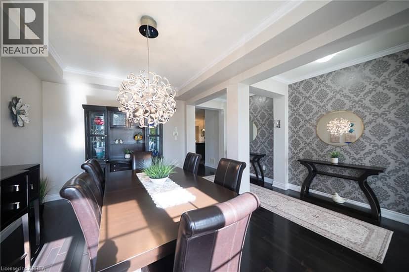 10 BISSET Avenue — photo 11 of 40