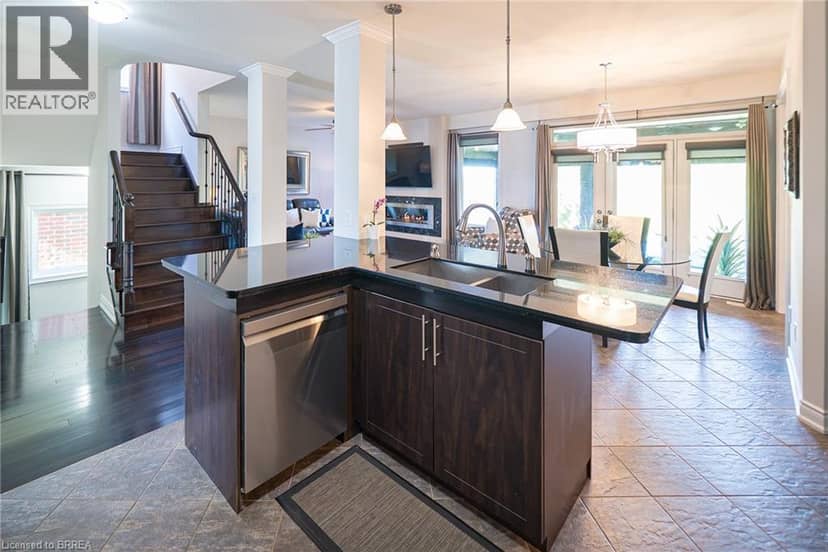 10 BISSET Avenue — photo 20 of 40
