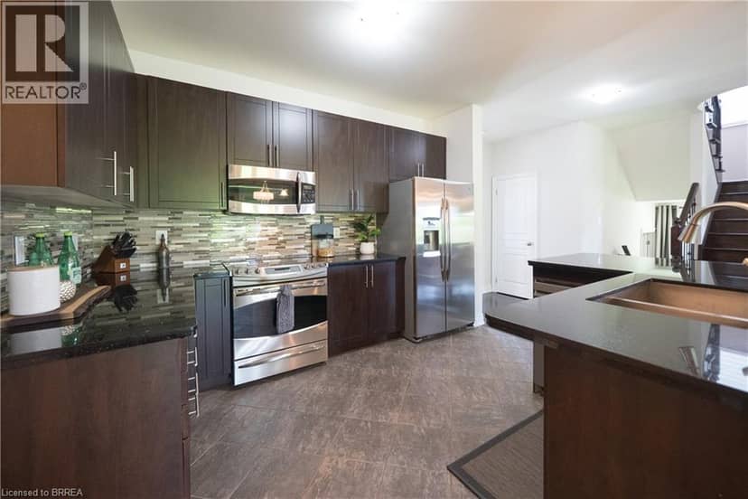 10 BISSET Avenue — photo 19 of 40