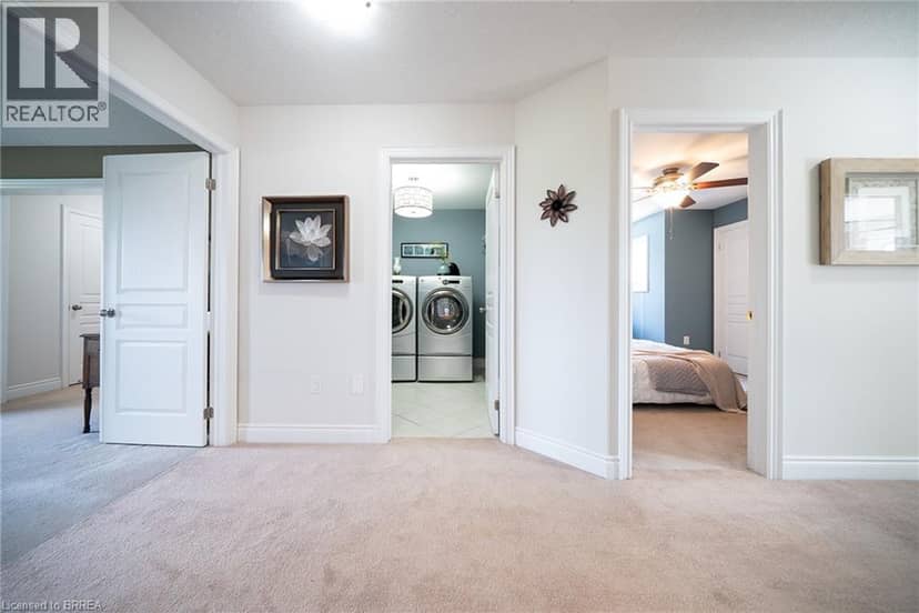 10 BISSET Avenue — photo 31 of 40