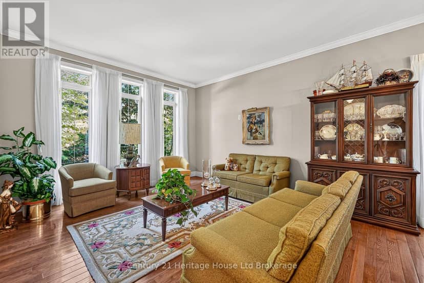 796 Springbank Avenue N, Woodstock, photo 2