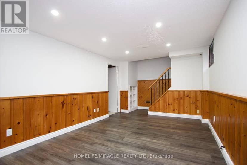 14 Pilkington Crescent — photo 19 of 22