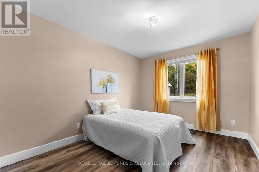 15 Hannah Street — photo 18 of 40