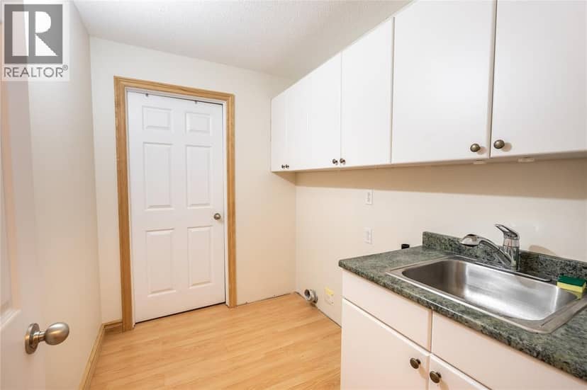 900 St Clair Parkway — photo 18 of 40