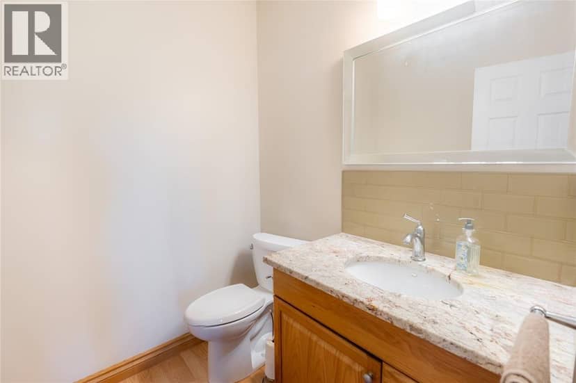 900 St Clair Parkway — photo 17 of 40