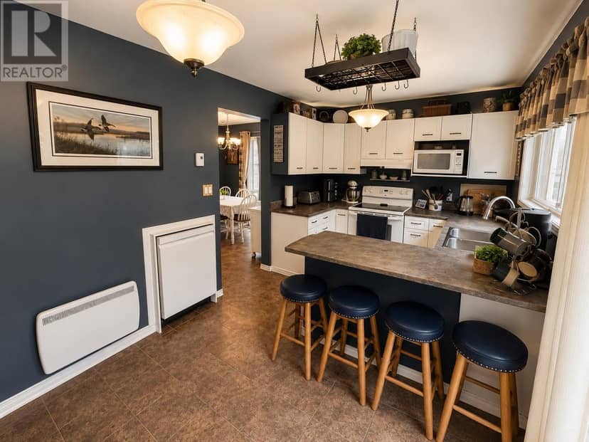 12 Maple ST — photo 10 of 29