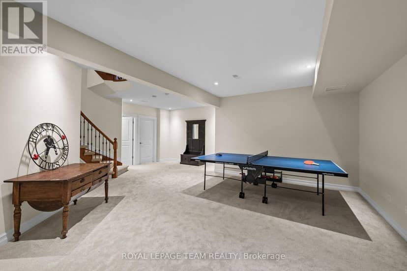 418 Lockmaster Crescent — photo 32 of 40