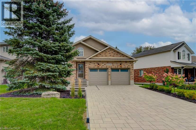 574 CLIPPER Drive, Waterloo