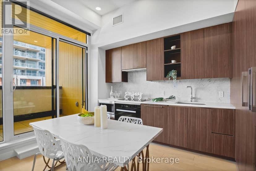 TH607 - 85 McMahon Drive — photo 13 of 31