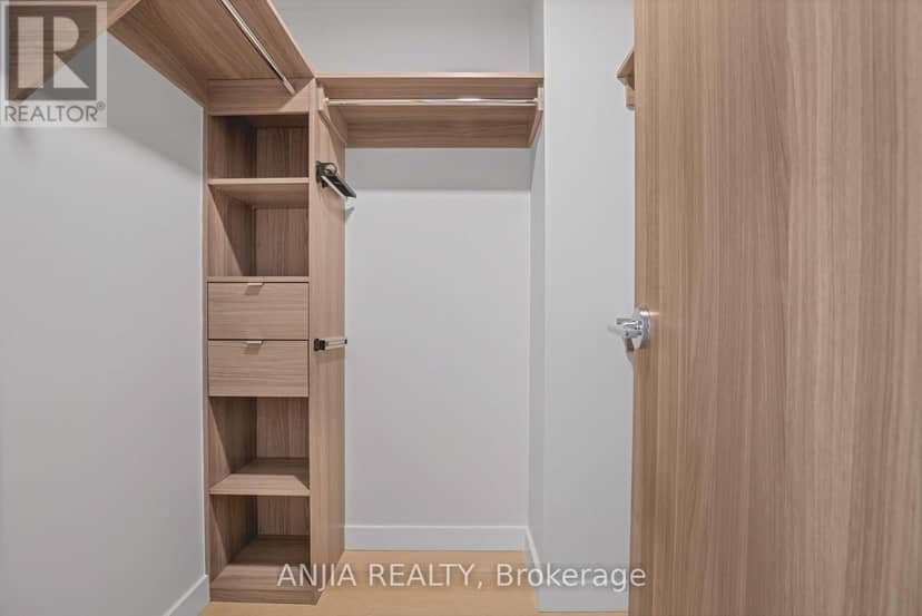 TH607 - 85 McMahon Drive — photo 24 of 31