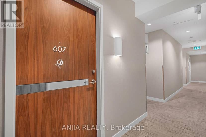 TH607 - 85 McMahon Drive — photo 30 of 31
