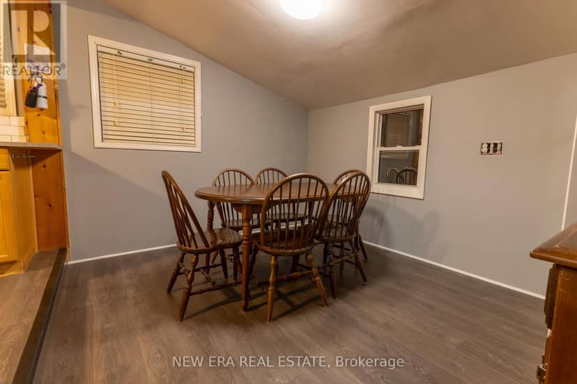 276 Upper Queen Street Avenue — photo 10 of 29