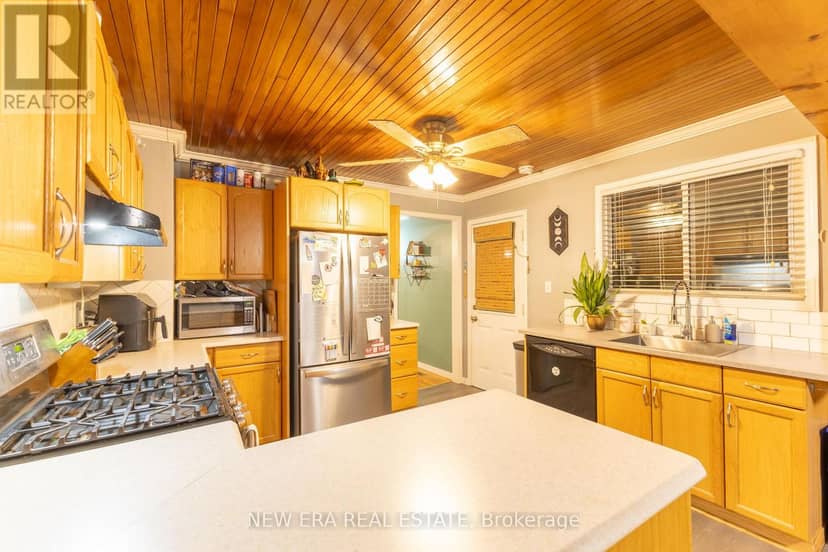 276 Upper Queen Street Avenue — photo 14 of 29