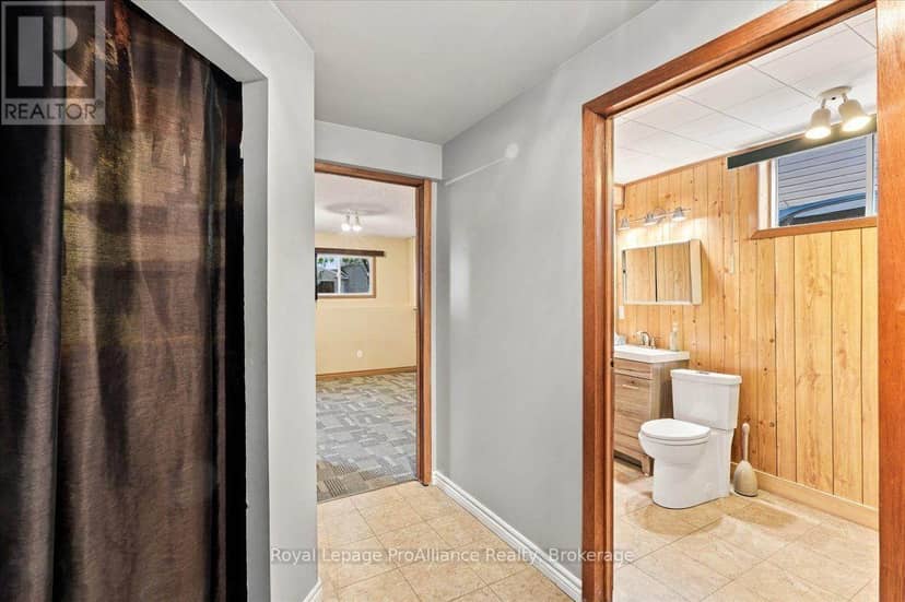 4 Bogart Crescent — photo 20 of 30