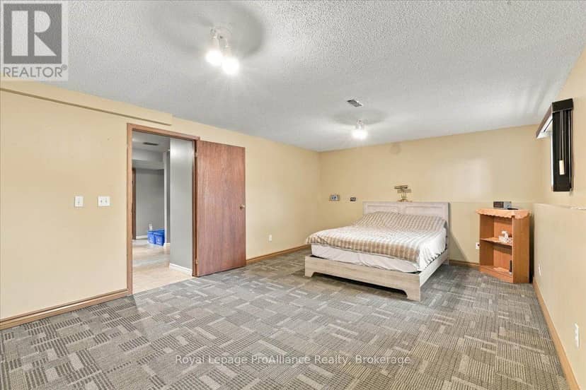 4 Bogart Crescent — photo 21 of 30