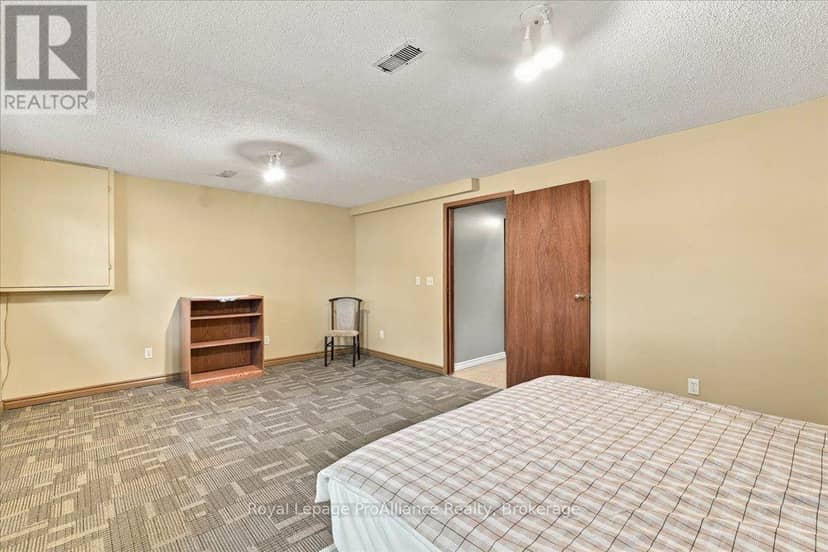 4 Bogart Crescent — photo 23 of 30