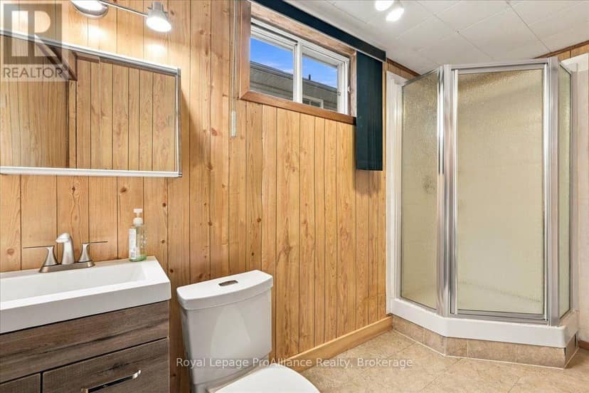 4 Bogart Crescent — photo 25 of 30