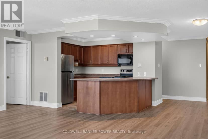 1705 - 695 Richmond Street — photo 14 of 36