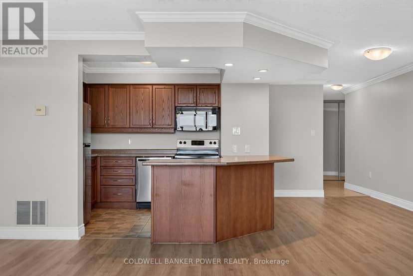 1705 - 695 Richmond Street — photo 15 of 36