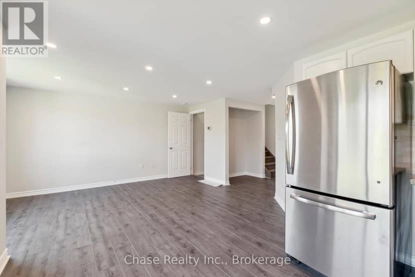46 Sydenham Wells, Barrie, photo 4