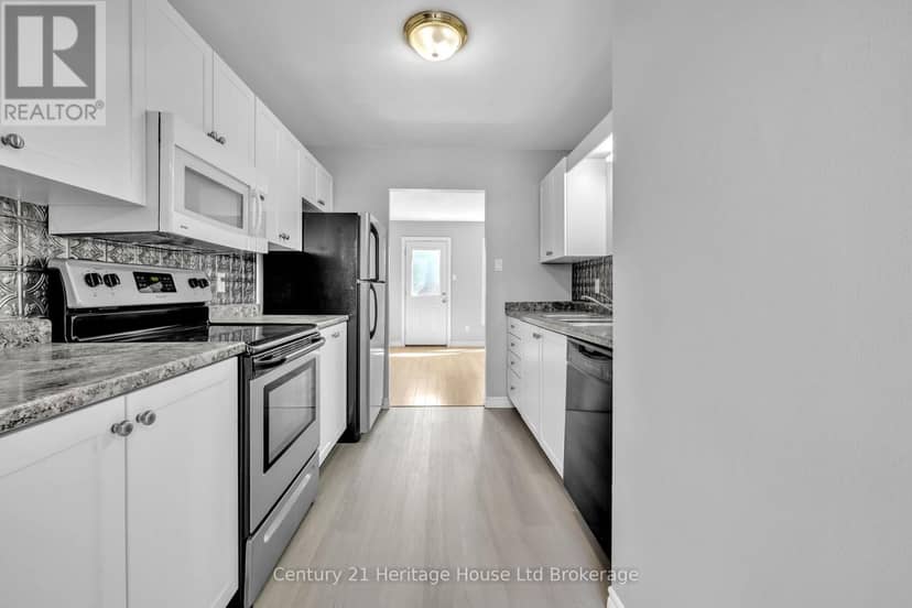 2 - 1135 Nellis Street — photo 10 of 26