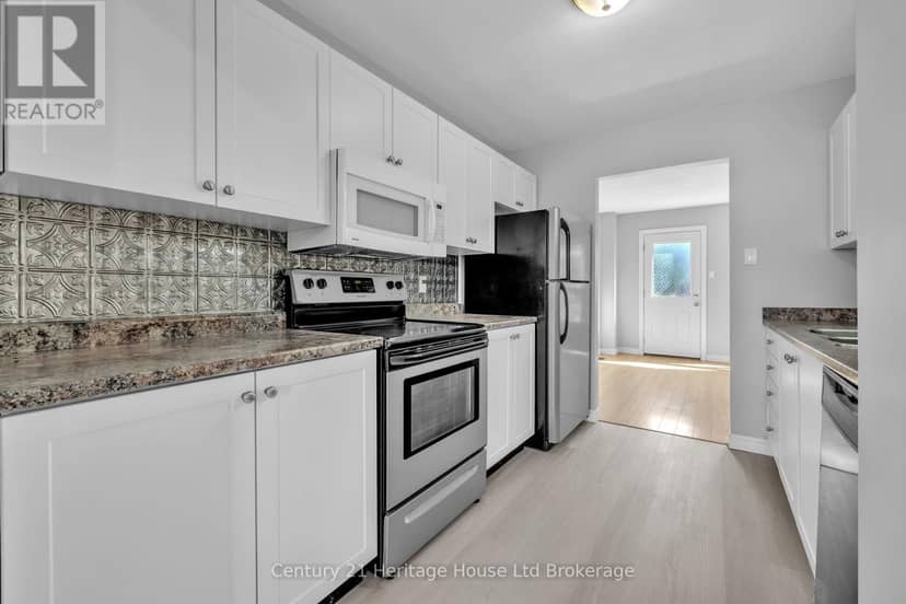 2 - 1135 Nellis Street — photo 11 of 26