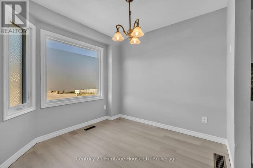 2 - 1135 Nellis Street, Woodstock, photo 7