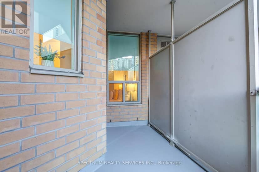 301 - 70 Alexander Street — photo 17 of 31