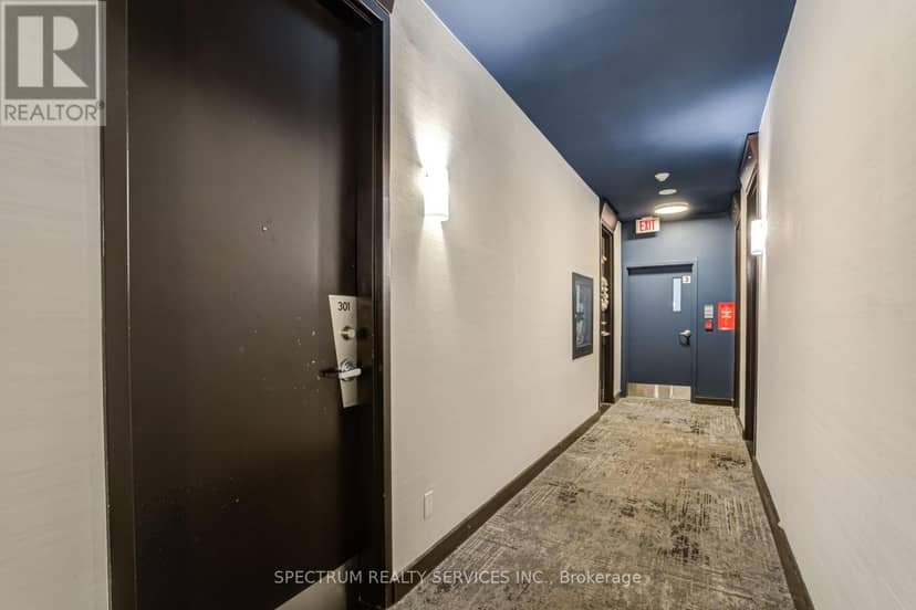 301 - 70 Alexander Street — photo 22 of 31