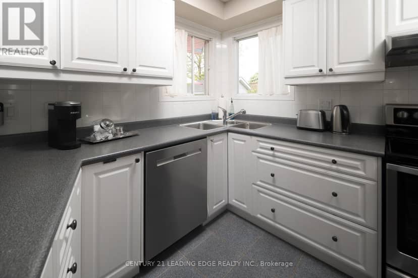 5048 William Street — photo 14 of 40