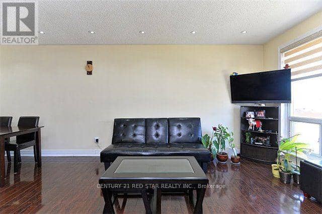 65 Newstead Crescent, Brampton, photo 3