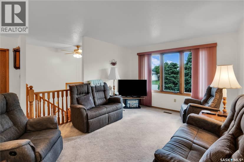 109 1st AVENUE E — photo 10 of 40